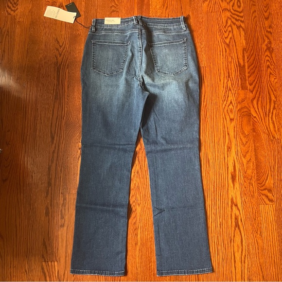 NWT! NYDJ Curves360 / Curve Shaper Marilyn Straight Jeans • “Heavenly”, Size 12P - Picture 3 of 16